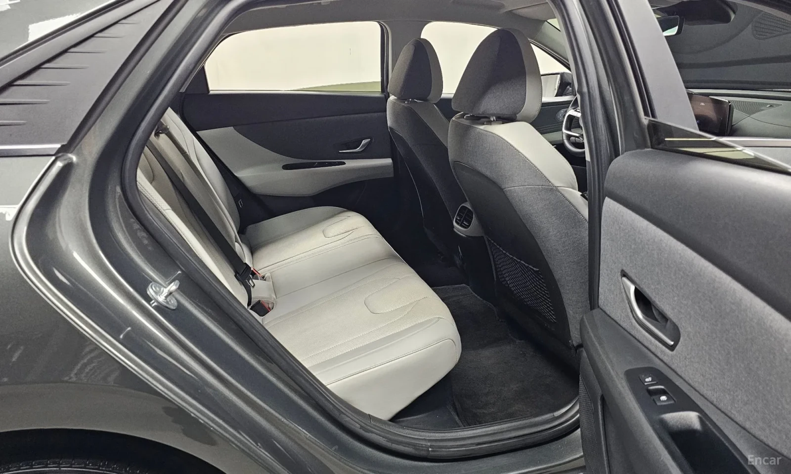 Hyundai Elantra Inspiration\Digitalno tablo\Full extri | Mobile.bg � ����������� 11