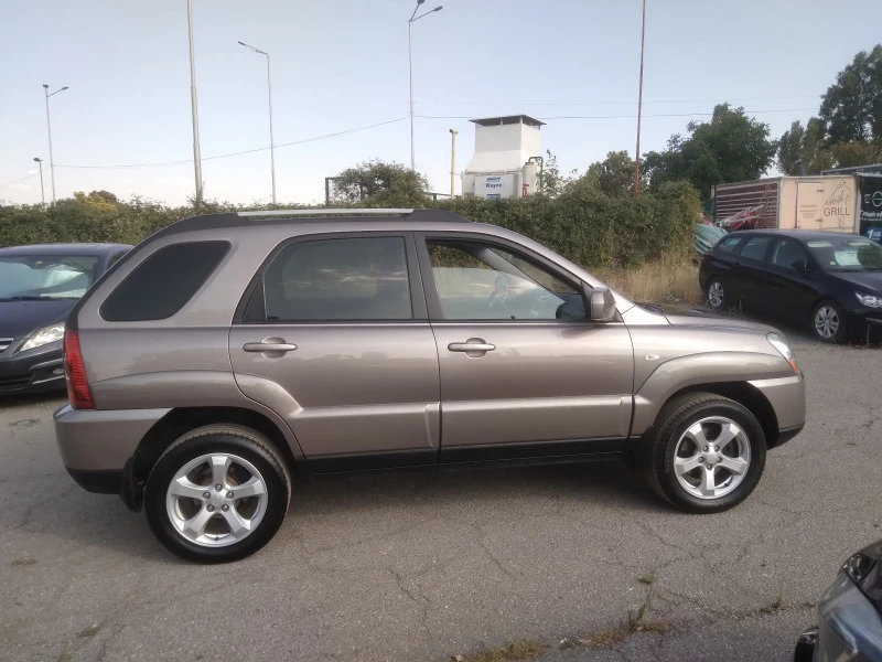 Kia Sportage 2.0i  141кс.4х4, снимка 4 - Автомобили и джипове - 47392426