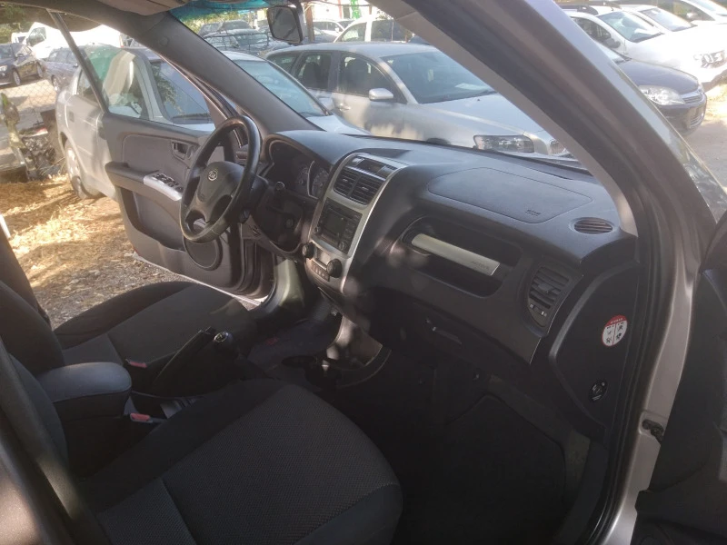 Kia Sportage 2.0i  141кс.4х4, снимка 11 - Автомобили и джипове - 47468105