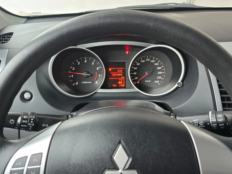 Mitsubishi Outlander, снимка 4 - Автомобили и джипове - 53206562