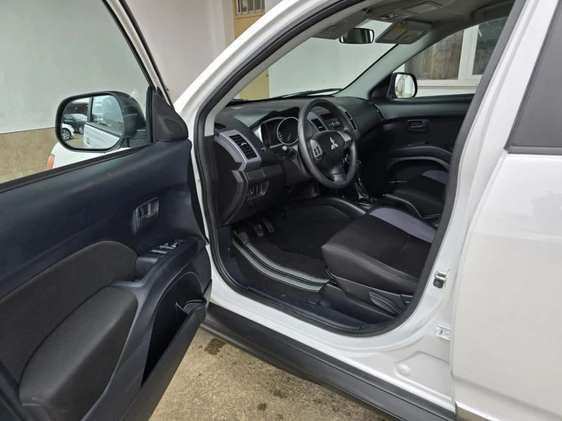 Mitsubishi Outlander, снимка 6 - Автомобили и джипове - 53206562