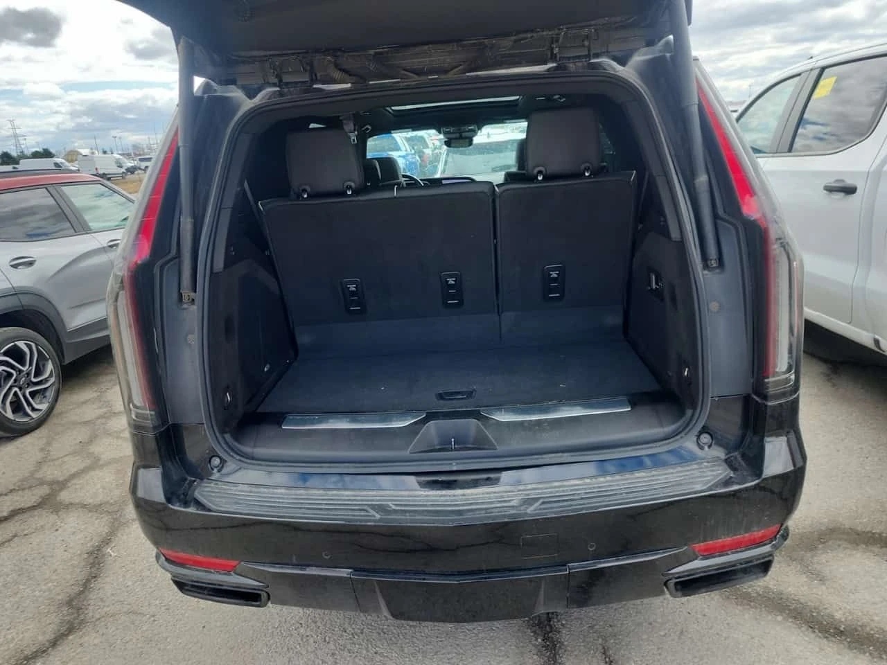 Cadillac Escalade SPORT| 2 КЛЮЧА| 1 СОБСТВЕНИК| БЕЗ УДАРИ| CARFAX, снимка 4 - Автомобили и джипове - 54497313