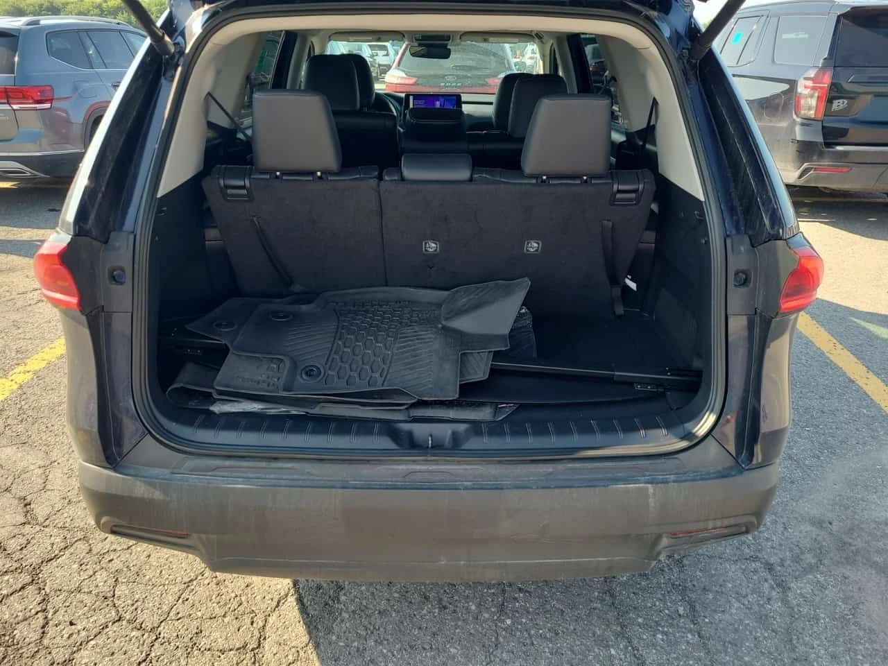 Toyota Grand Highlander XLE| ПАМЕТ| ПОДГРЕВИ| 7 МЕСТА| CARFAX| 2 KЛЮЧА , снимка 13 - Автомобили и джипове - 55278337
