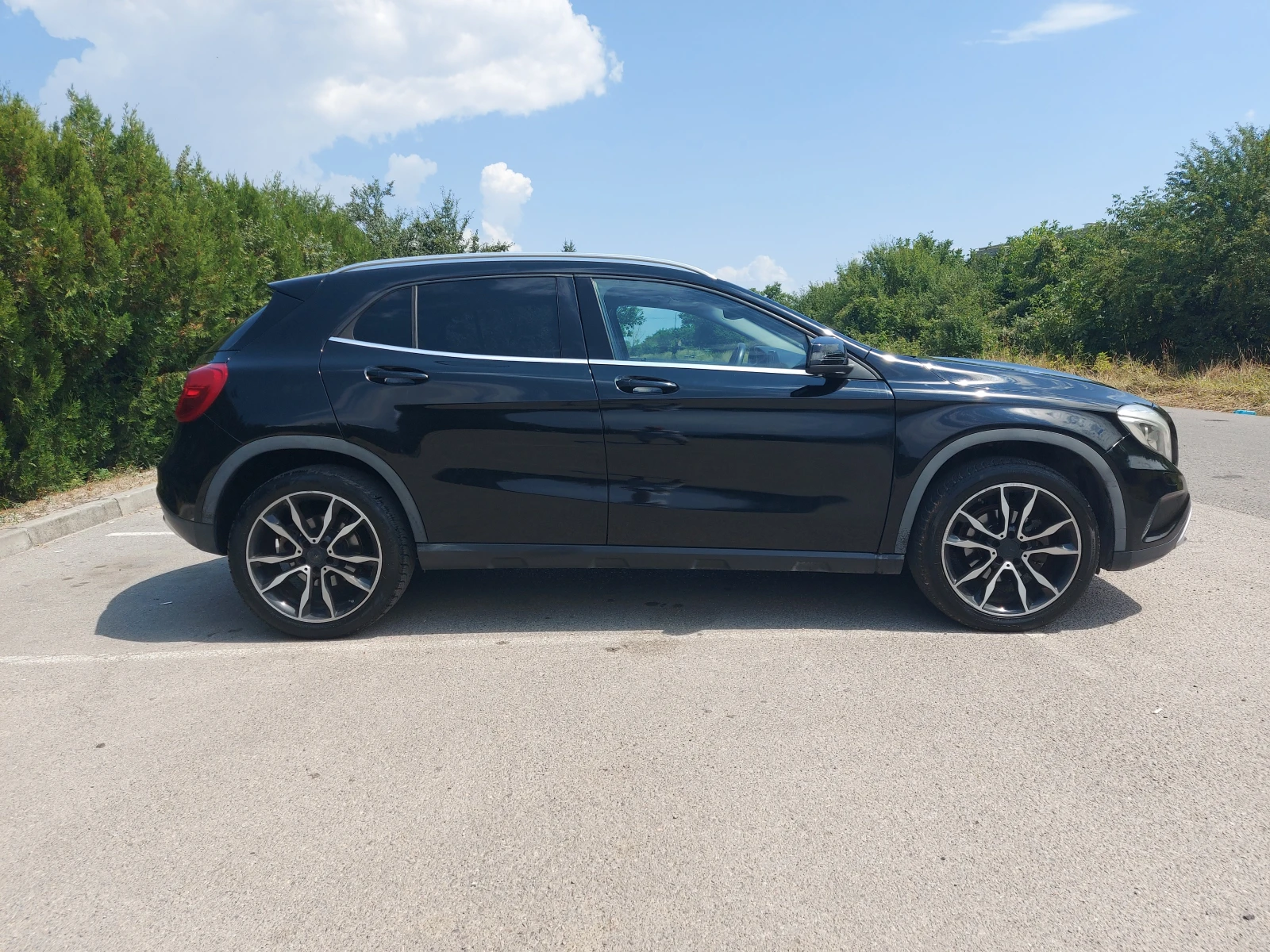 Mercedes-Benz GLA 200 * 4 MATIC* 7G-TRONIC* ПАНОРАМА* NAVI* КОЖА, снимка 4 - Автомобили и джипове - 55595380