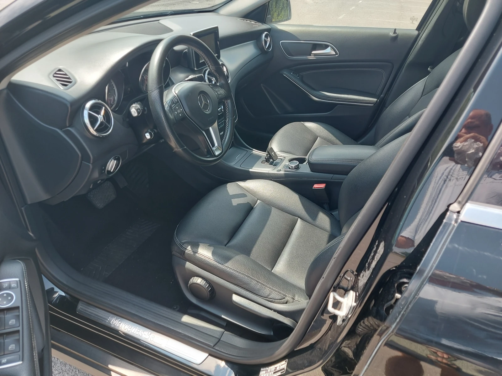 Mercedes-Benz GLA 200 * 4 MATIC* 7G-TRONIC* ПАНОРАМА* NAVI* КОЖА, снимка 8 - Автомобили и джипове - 55595380