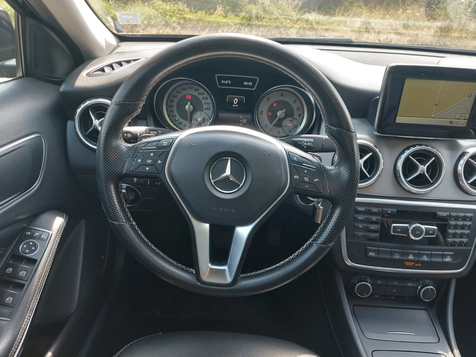 Mercedes-Benz GLA 200 * 4 MATIC* 7G-TRONIC* ПАНОРАМА* NAVI* КОЖА, снимка 12 - Автомобили и джипове - 55595380
