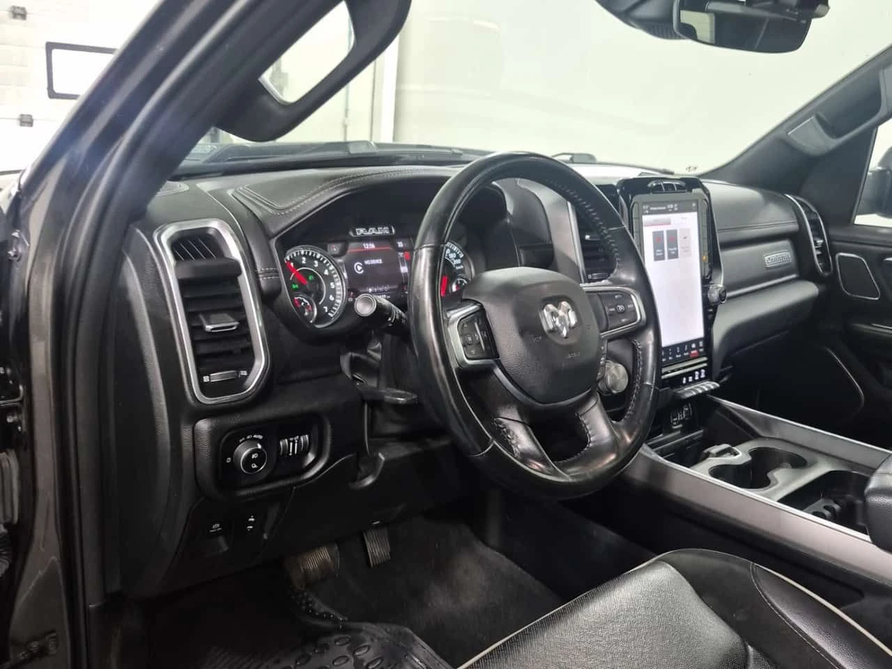 Dodge RAM 1500 * LARAMIE CREW CAB SHORT BED * CARFAX * , снимка 6 - Автомобили и джипове - 55610709
