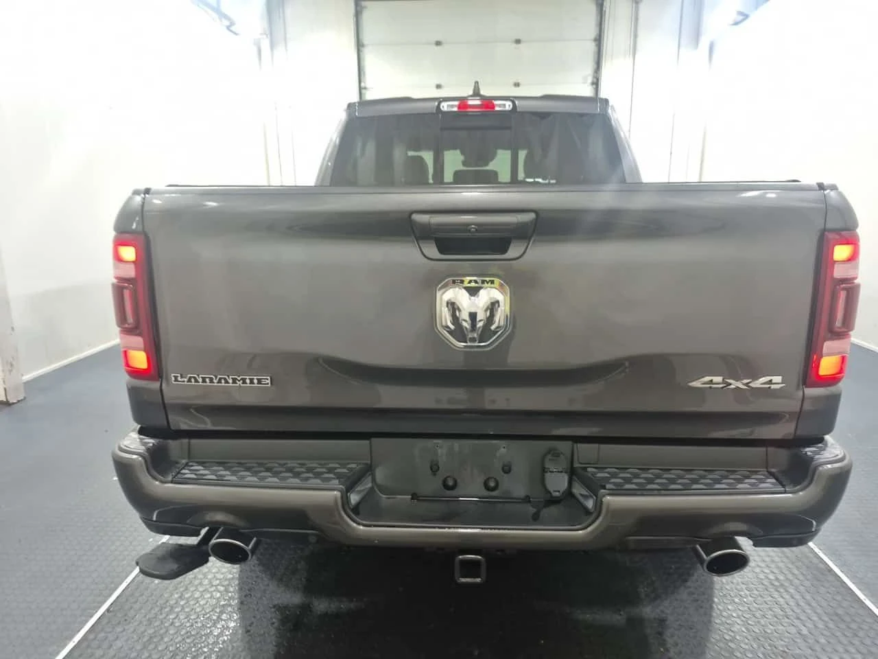 Dodge RAM 1500 * LARAMIE CREW CAB SHORT BED * CARFAX * , снимка 4 - Автомобили и джипове - 55610709
