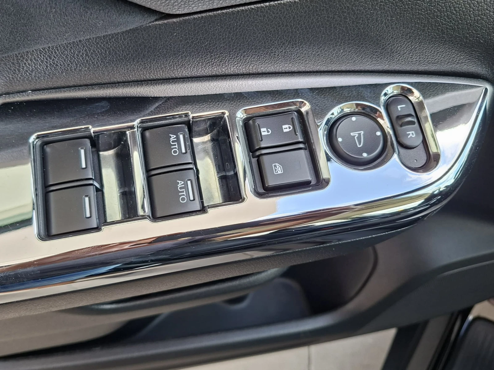 Honda Cr-v 2.2 DIESEL AVTOMAT 4x4, снимка 13 - Автомобили и джипове - 56097612