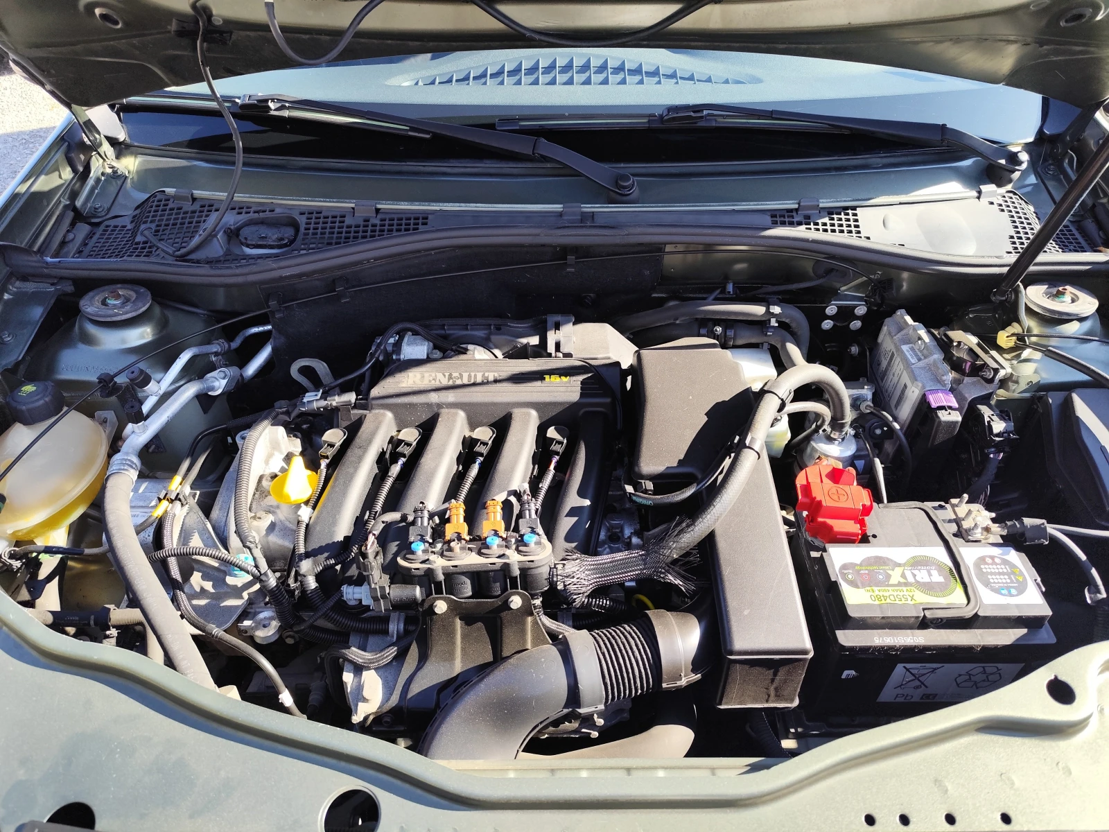 Dacia Duster 1.6i/ GPL/ LIMITED /KLIMA/ РЕГИСТРИРАН/NAVI/CAMERA, снимка 14 - Автомобили и джипове - 56305670