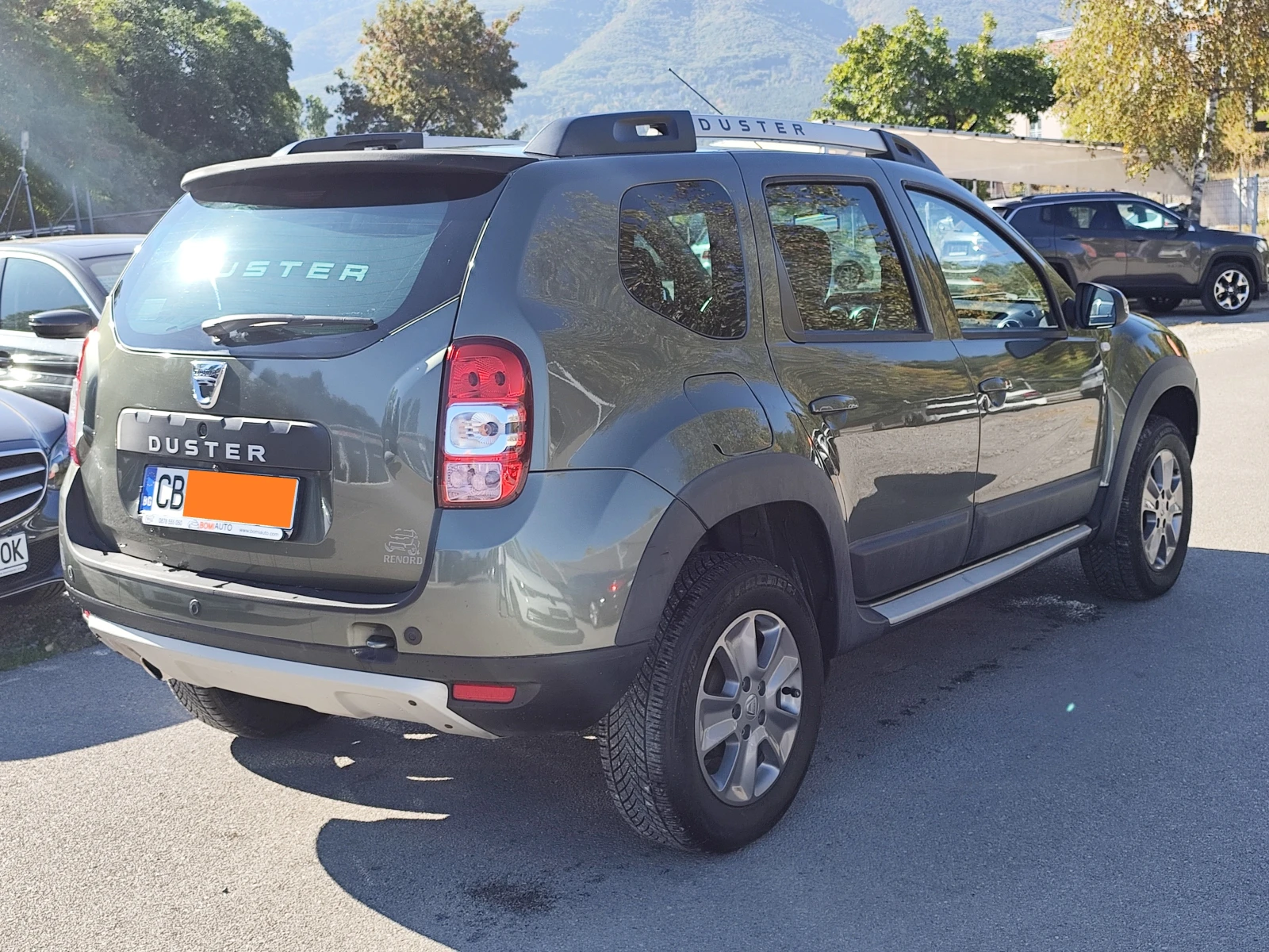 Dacia Duster 1.6i/ GPL/ LIMITED /KLIMA/ РЕГИСТРИРАН/NAVI/CAMERA, снимка 4 - Автомобили и джипове - 56305670