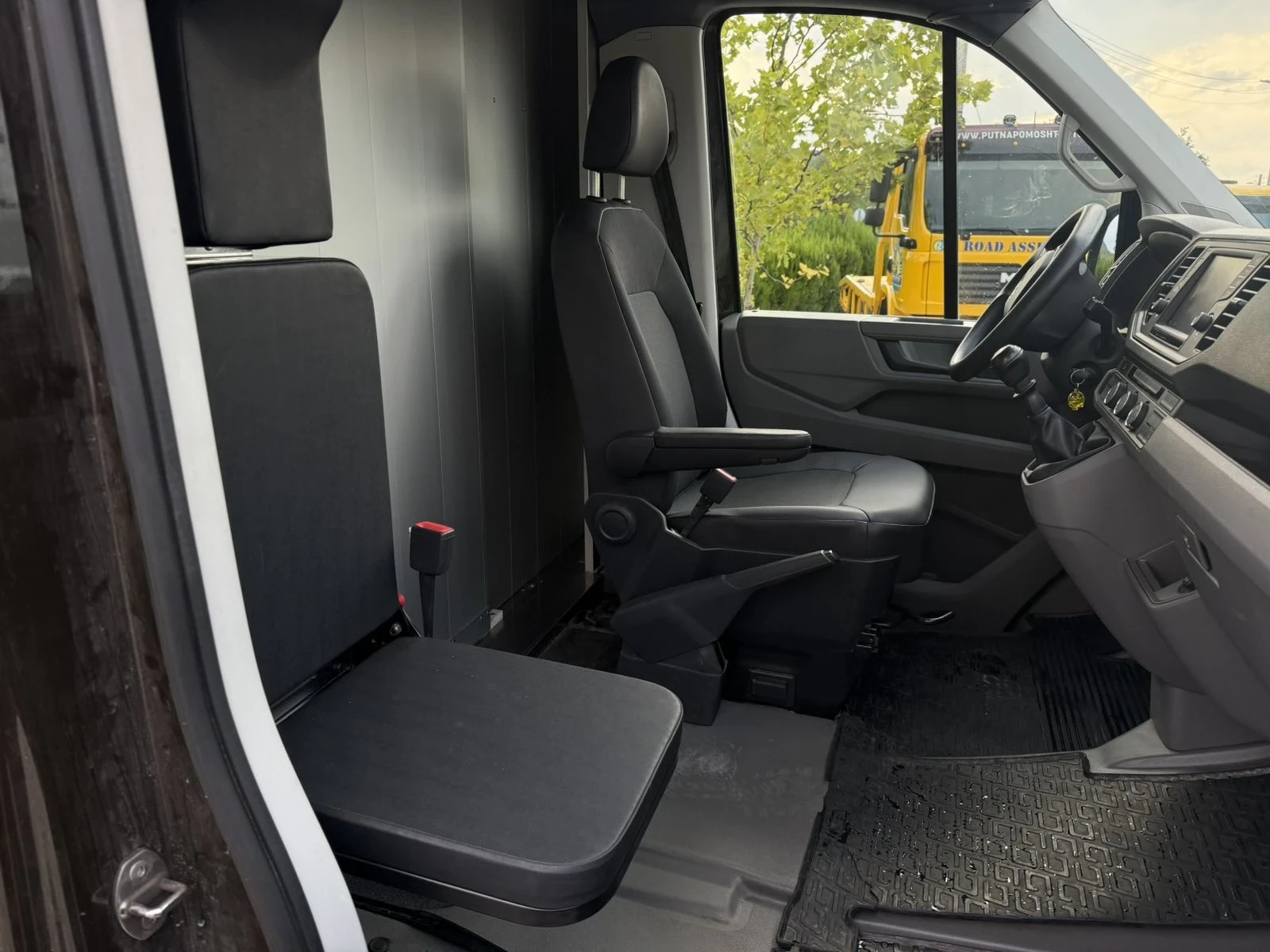 VW Crafter 2.0TDI-177к.с - изображение 8