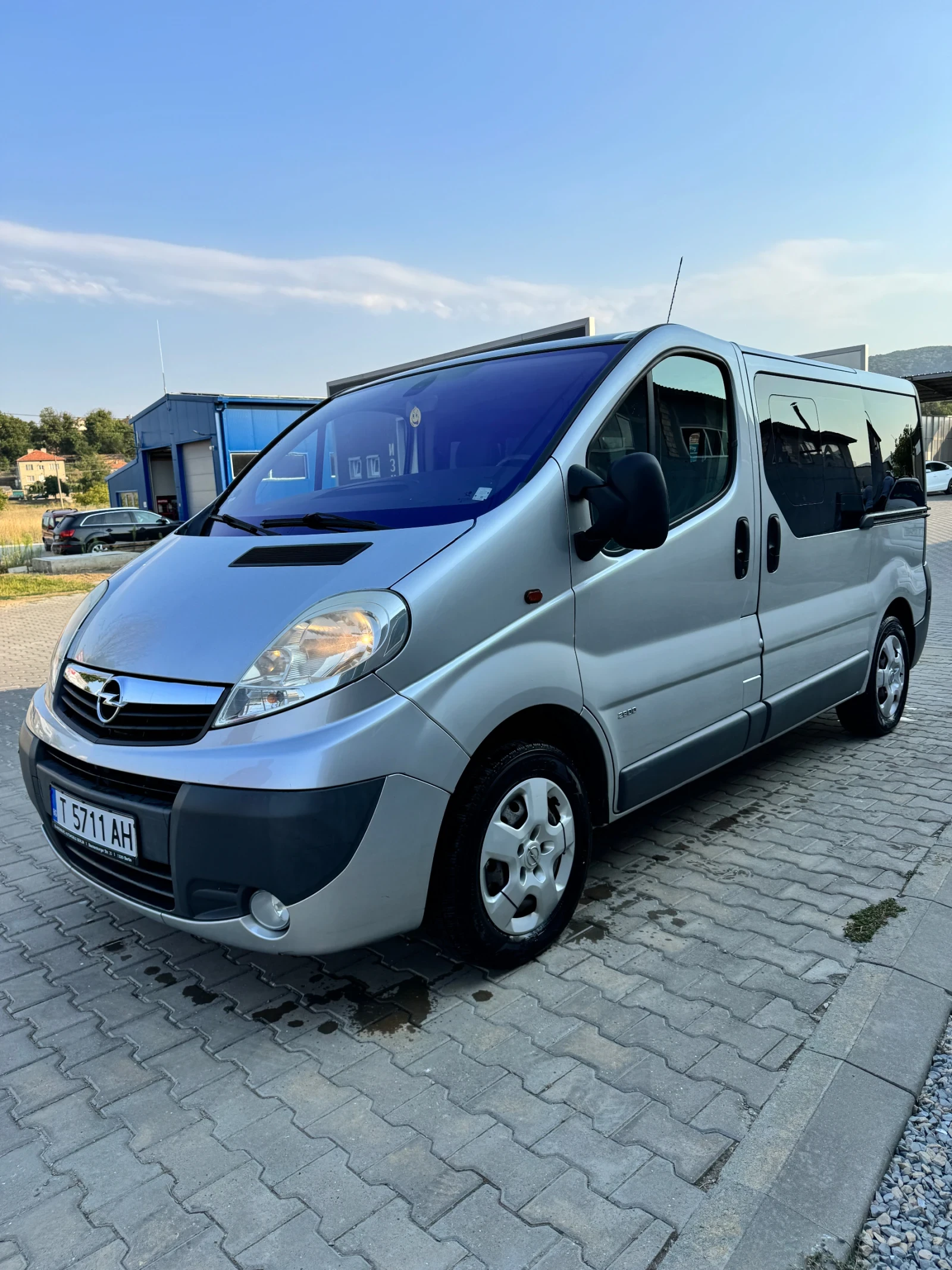 Opel Vivaro, снимка 2 - Бусове и автобуси - 55710506