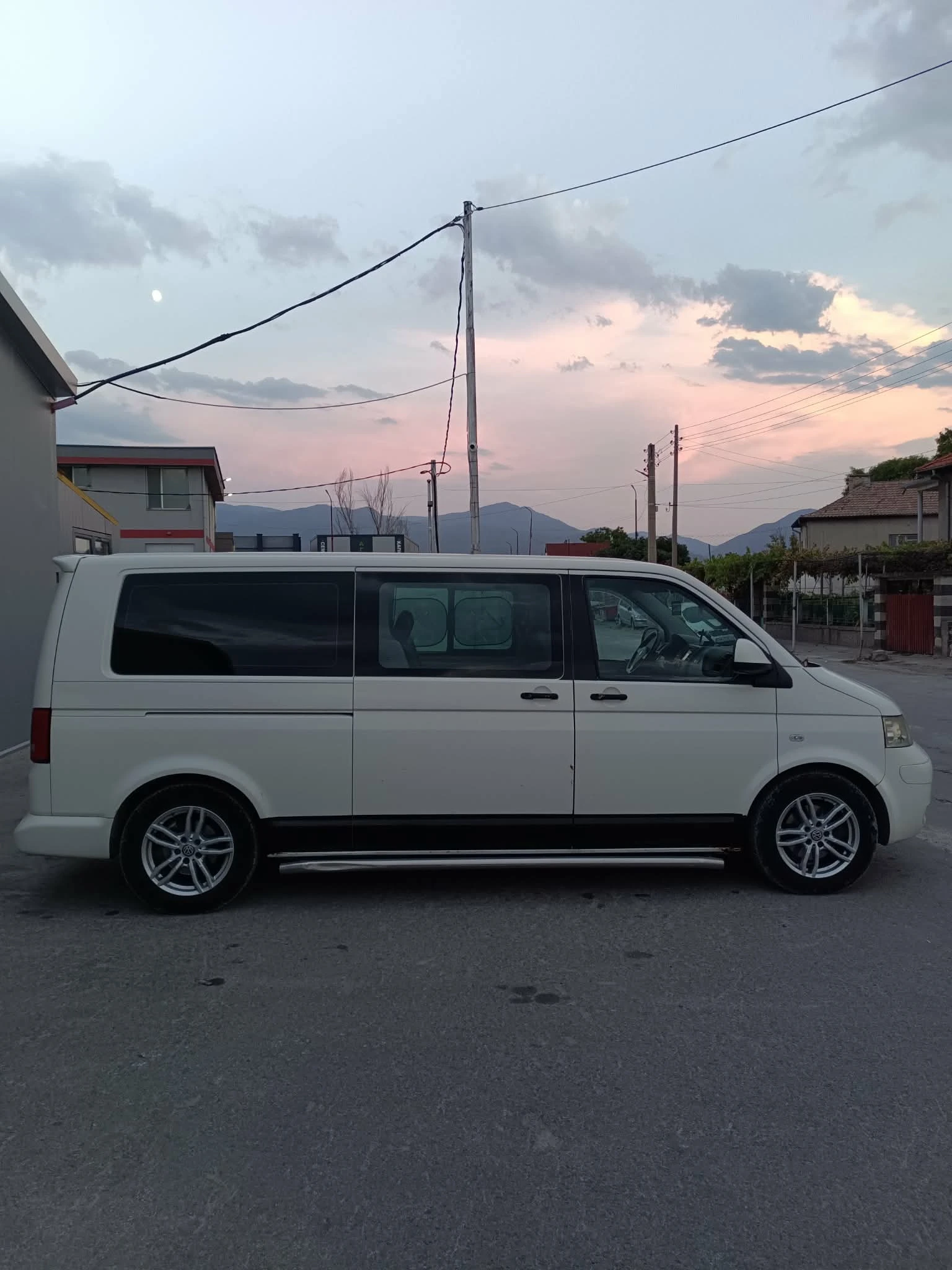 VW T5 2.5TDI 131кс КЛИМАТИК ДЪЛГА-БАЗА. Товаропътнически, снимка 4 - Бусове и автобуси - 55781373