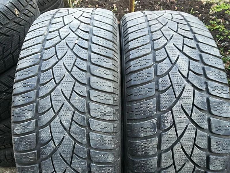 Гуми Зимни 215/50R17, снимка 1 - Гуми и джанти - 23687212