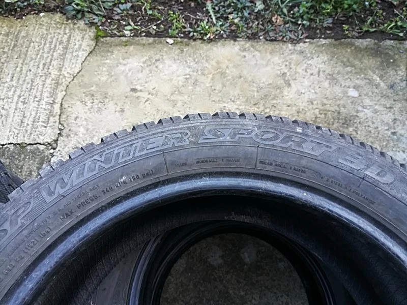 Гуми Зимни 215/50R17, снимка 4 - Гуми и джанти - 23687212