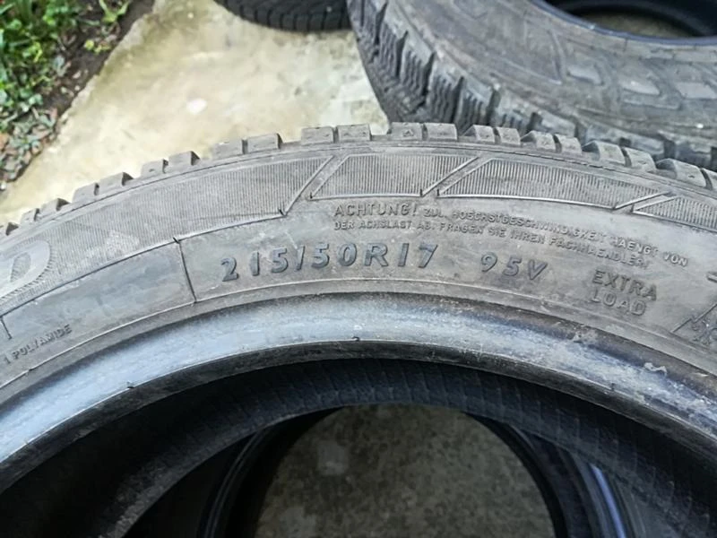 Гуми Зимни 215/50R17, снимка 5 - Гуми и джанти - 23687212