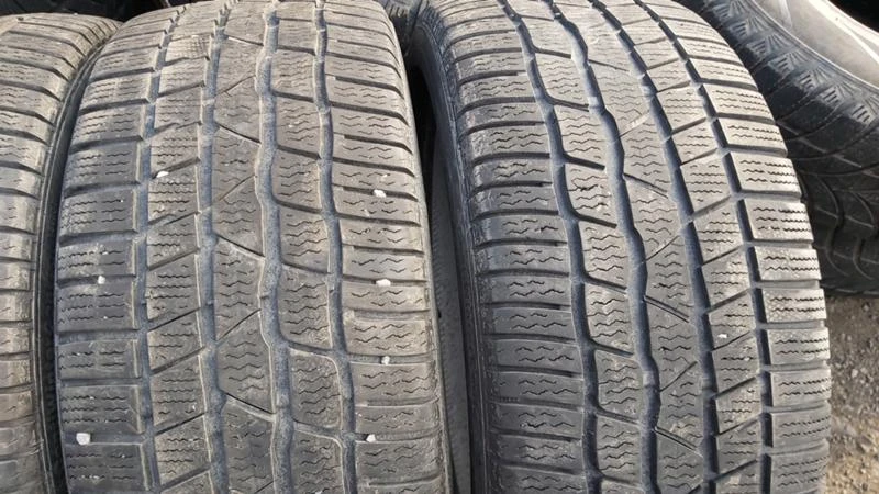 Гуми Зимни 225/40R18, снимка 3 - Гуми и джанти - 27723889