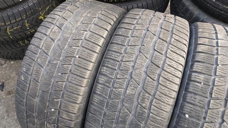 Гуми Зимни 225/40R18, снимка 2 - Гуми и джанти - 27723889