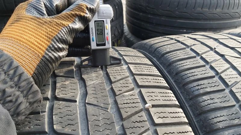 Гуми Зимни 225/40R18, снимка 4 - Гуми и джанти - 27723889