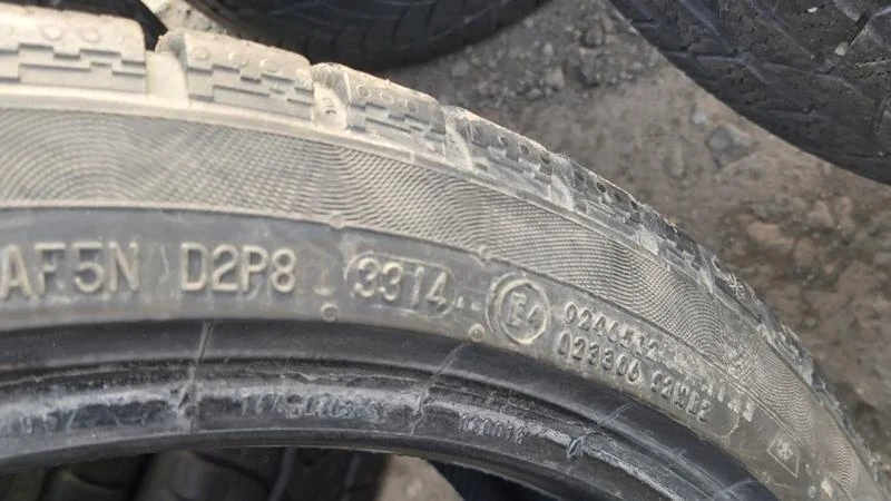 Гуми Зимни 225/40R18, снимка 10 - Гуми и джанти - 27723889