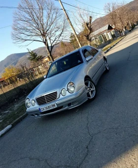 Mercedes-Benz E 220, снимка 1