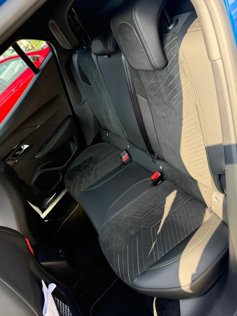 Peugeot 2008 GT, снимка 16 - Автомобили и джипове - 52250822