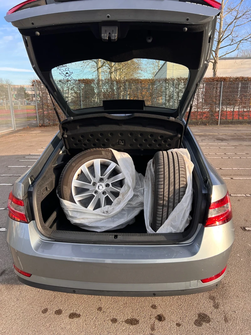 Skoda Superb, снимка 11 - Автомобили и джипове - 52926002