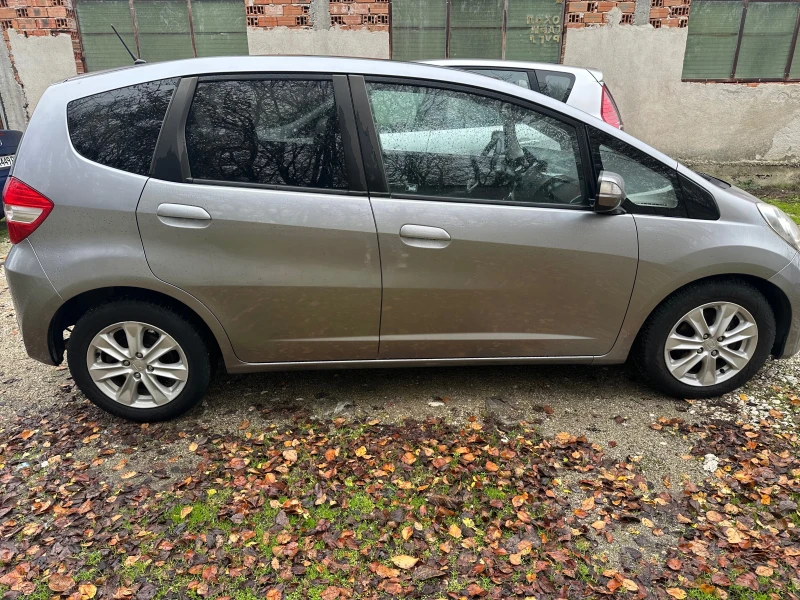 Honda Jazz 1.3i Hybrid Като нова , снимка 3 - Автомобили и джипове - 52933795