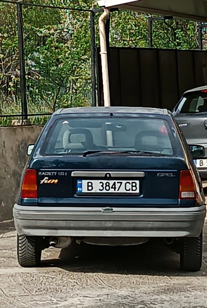 Opel Kadett 1.6 i, снимка 5 - Автомобили и джипове - 54824317