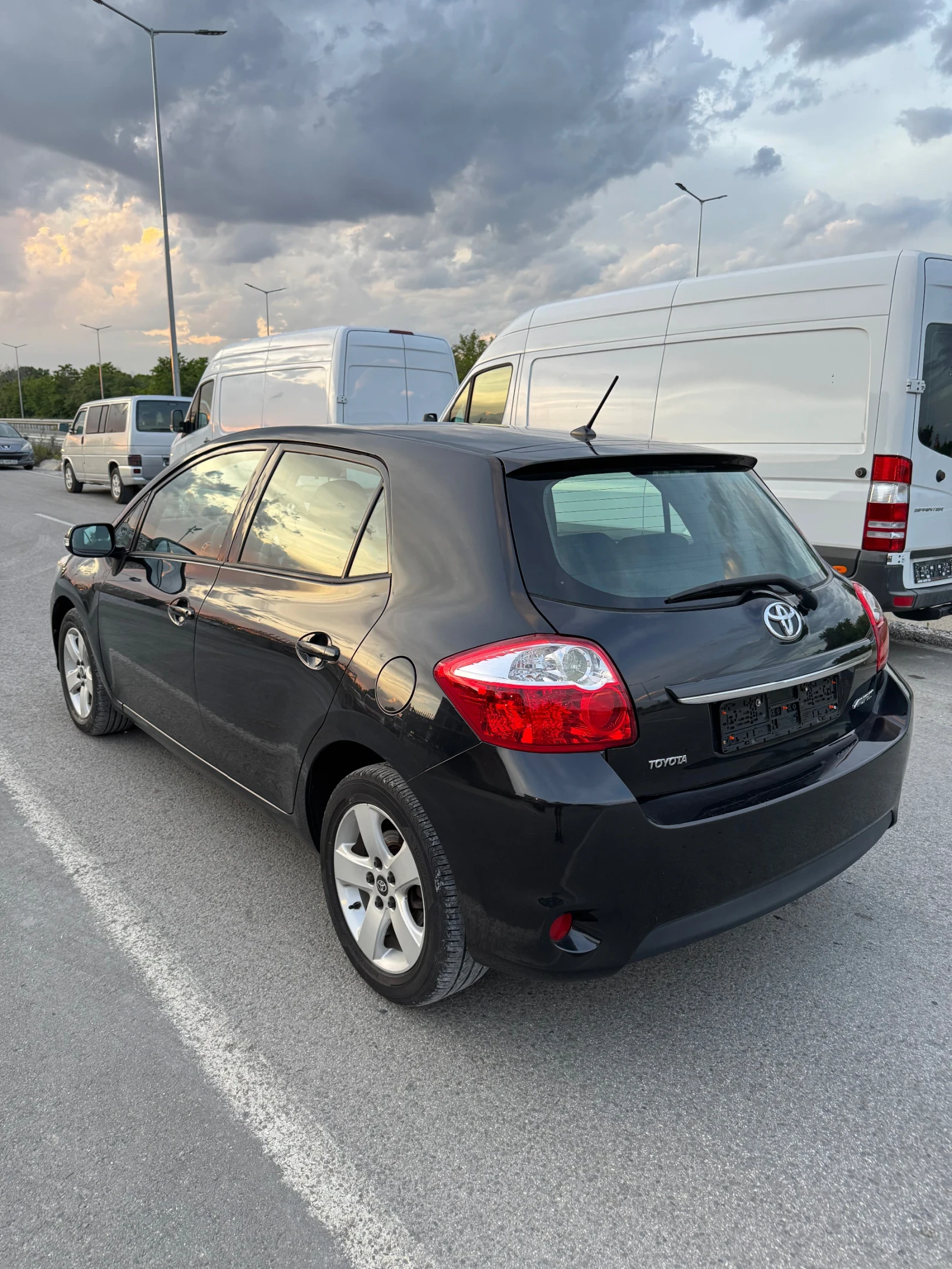 Toyota Auris  1.6 бензин 132 к.с 6 скорости - изображение 7