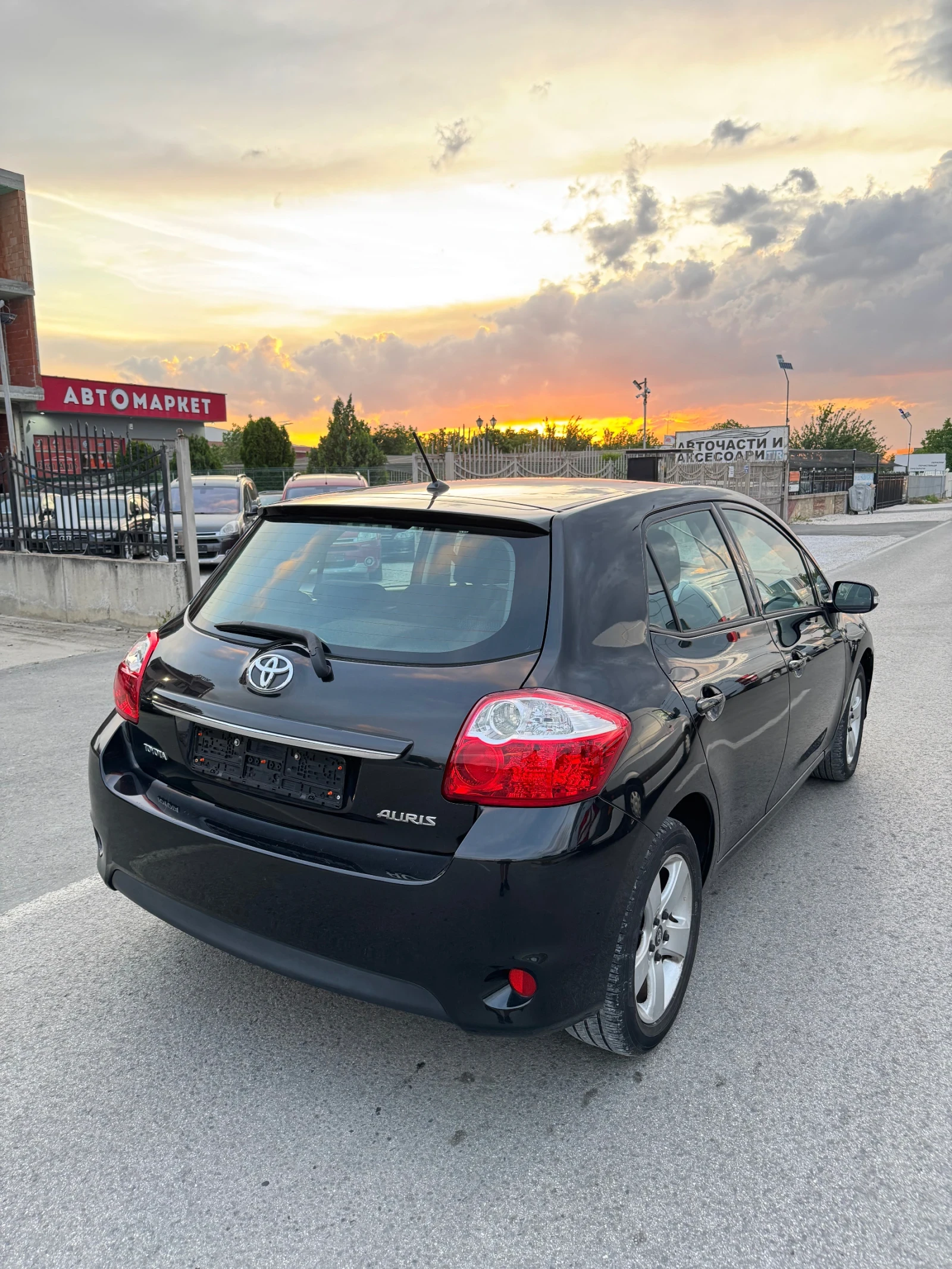 Toyota Auris  1.6 бензин 132 к.с 6 скорости - изображение 5