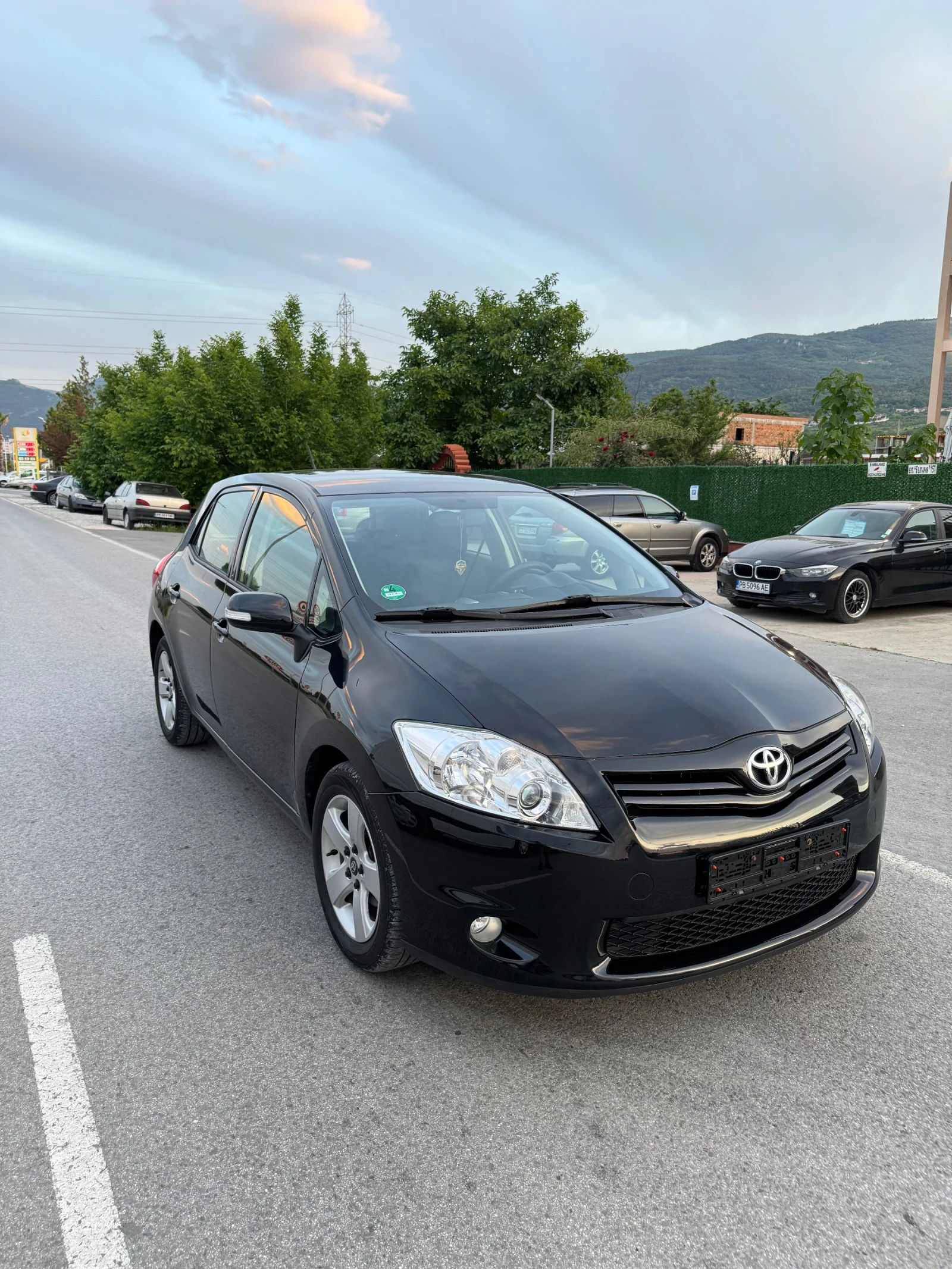 Toyota Auris  1.6 бензин 132 к.с 6 скорости - изображение 3