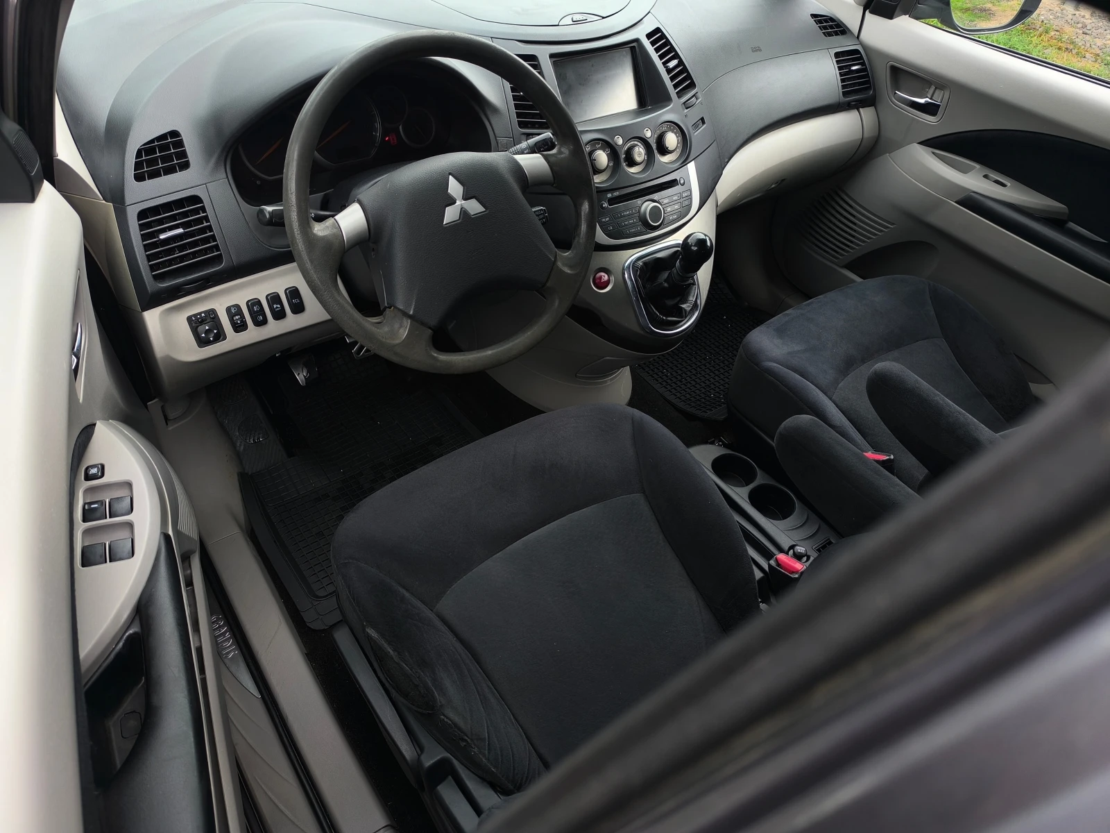 Mitsubishi Grandis FACE-2.0DID-140кс-6 скор.-7 места-НАВИГАЦИЯ-КЛИМА- - изображение 10