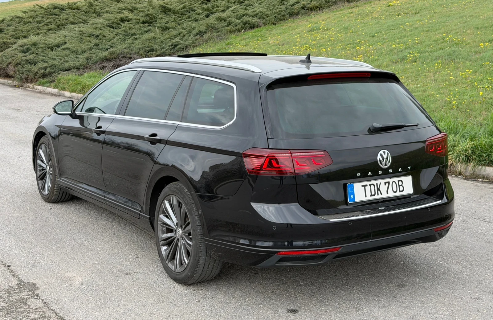 VW Passat 2.0tdi DSG Digital cockpit Distronic +  128000км, снимка 4 - Автомобили и джипове - 53610181