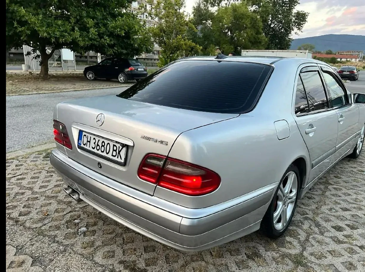 Mercedes-Benz E 220, снимка 2 - Автомобили и джипове - 54383552