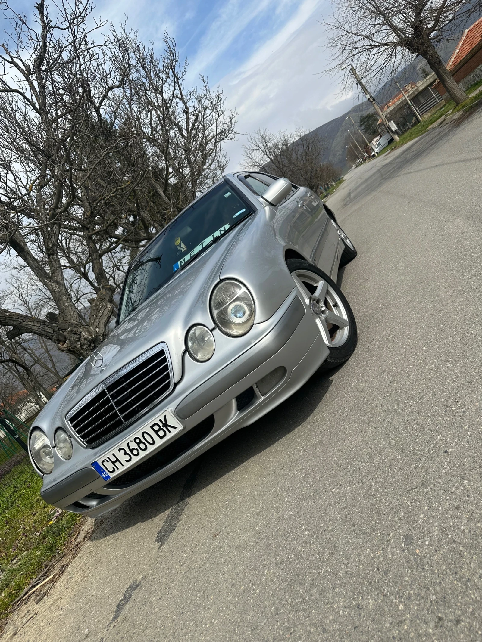 Mercedes-Benz E 220, снимка 4 - Автомобили и джипове - 54383552