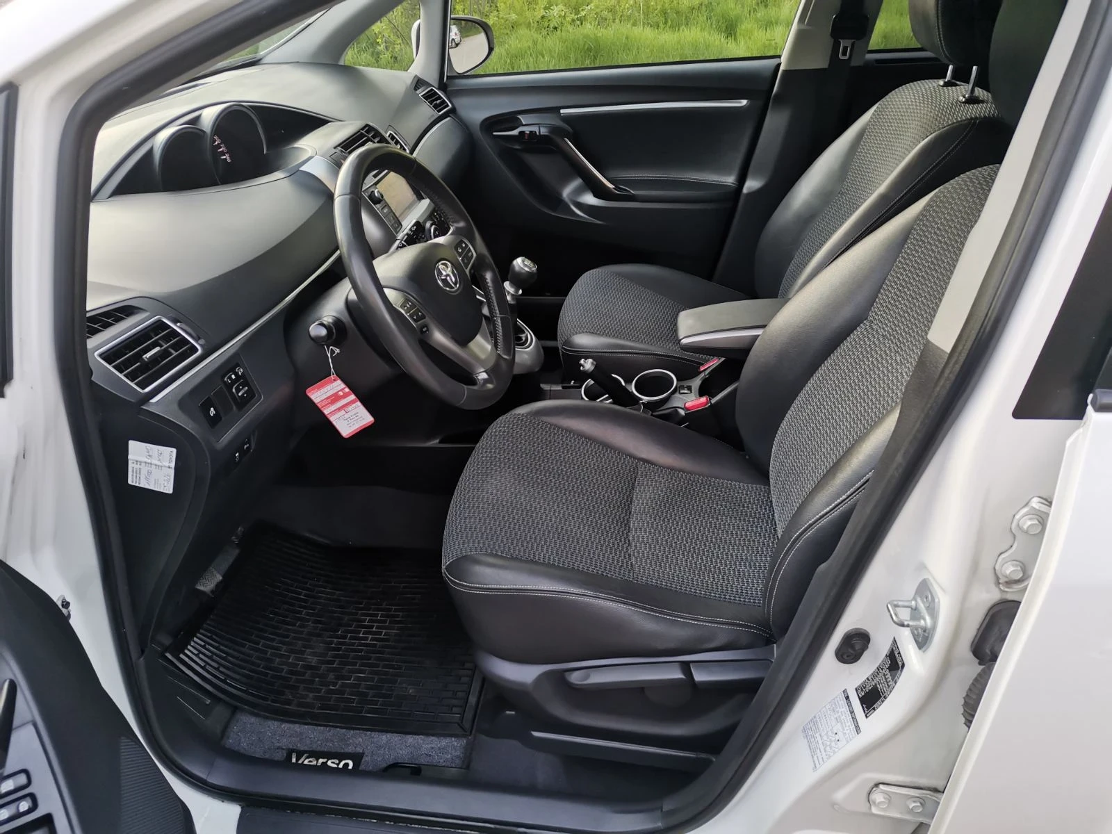 Toyota Verso 1.8 i ТОП СЪСТОЯНИЕ FULL ЕКСТРИ, снимка 9 - Автомобили и джипове - 54430332