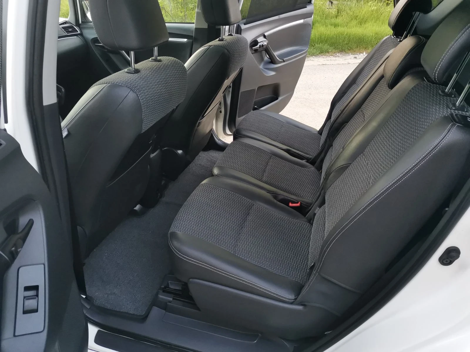 Toyota Verso 1.8 i ТОП СЪСТОЯНИЕ FULL ЕКСТРИ, снимка 12 - Автомобили и джипове - 54430332