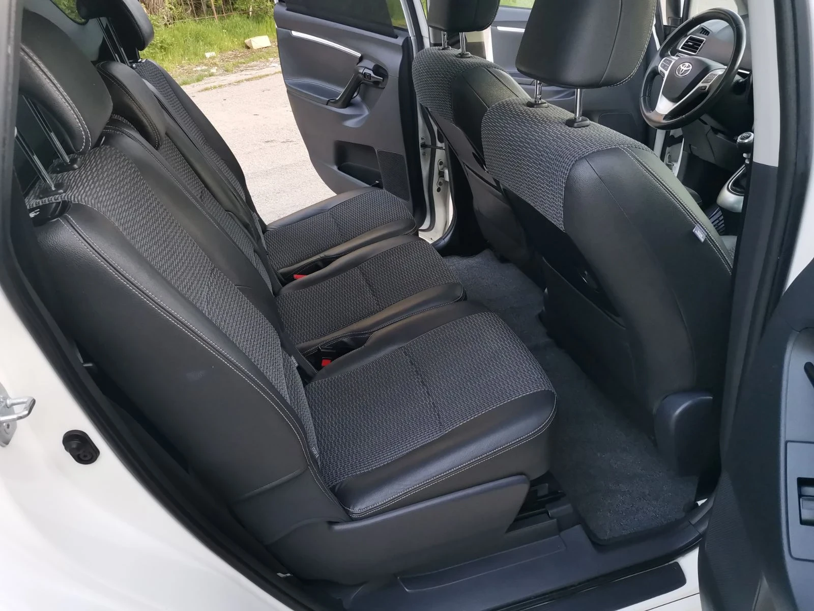 Toyota Verso 1.8 i ТОП СЪСТОЯНИЕ FULL ЕКСТРИ, снимка 14 - Автомобили и джипове - 54430332