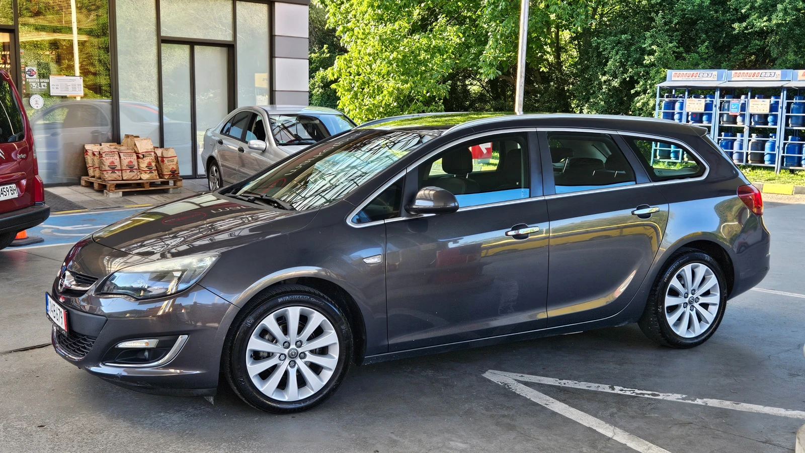 Opel Astra 1.4 GAZ/FACELIFT/KLIMA, снимка 3 - Автомобили и джипове - 55593589