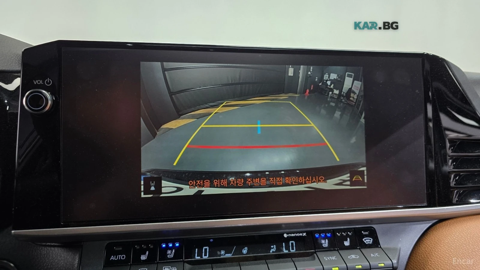 Toyota Camry 2.5 Hybrid* XLE* ПОДГРЕВ* ОБДУХВАНЕ* ШИБИДАХ* КАМЕ, снимка 13 - Автомобили и джипове - 55787662