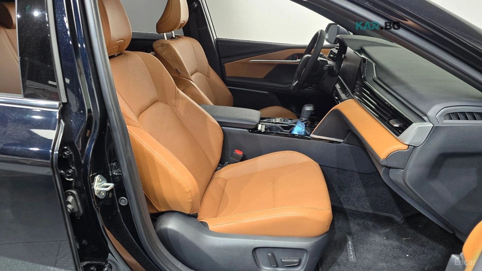 Toyota Camry 2.5 Hybrid* XLE* ПОДГРЕВ* ОБДУХВАНЕ* ШИБИДАХ* КАМЕ, снимка 17 - Автомобили и джипове - 55787662