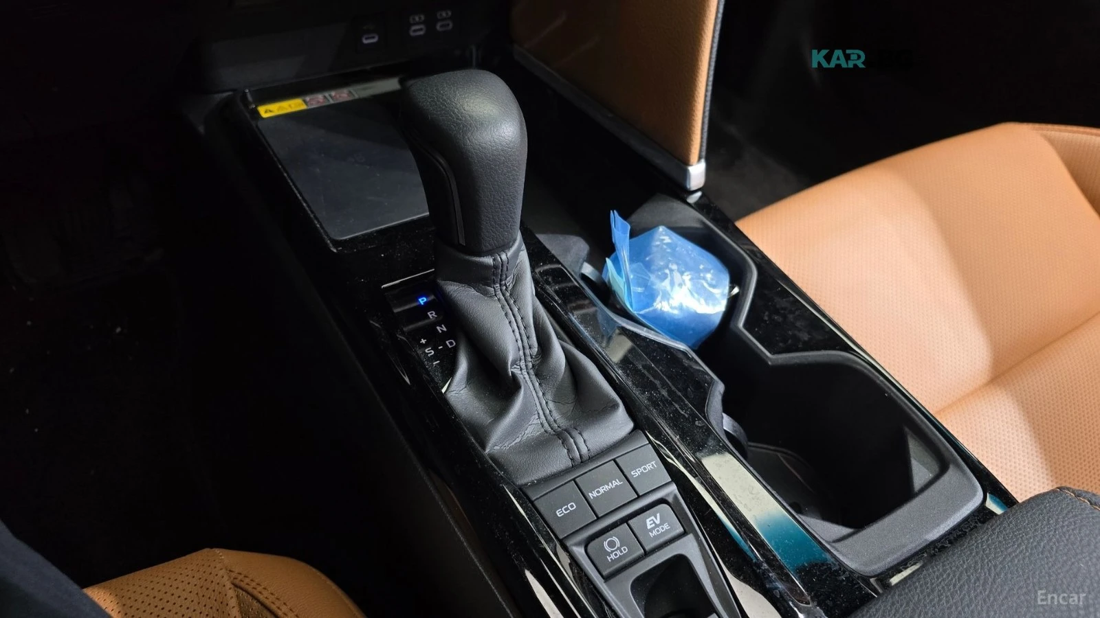 Toyota Camry 2.5 Hybrid* XLE* ПОДГРЕВ* ОБДУХВАНЕ* ШИБИДАХ* КАМЕ, снимка 8 - Автомобили и джипове - 55787662