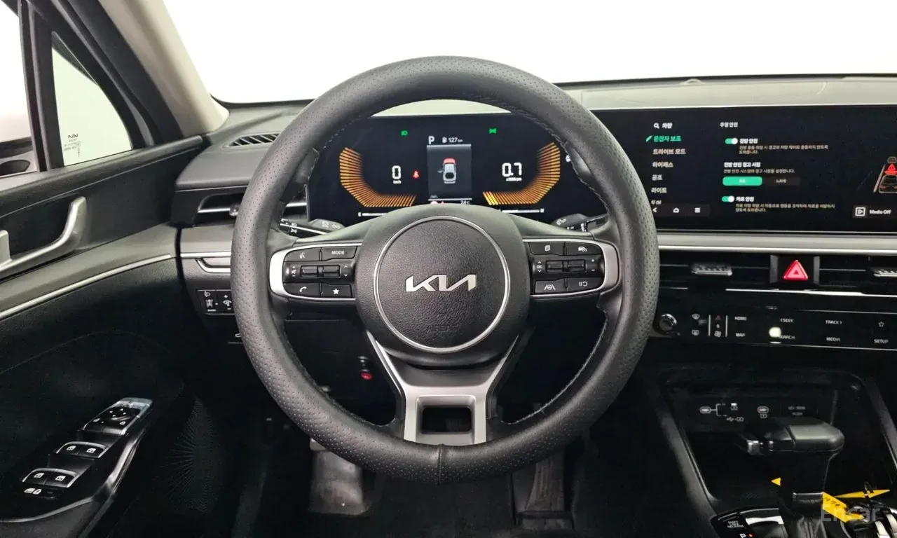 Kia K5 2.0* LPI* ПОДГРЕВ* ОБДУХВАНЕ* LANE* ASSIST* , снимка 7 - Автомобили и джипове - 56127351