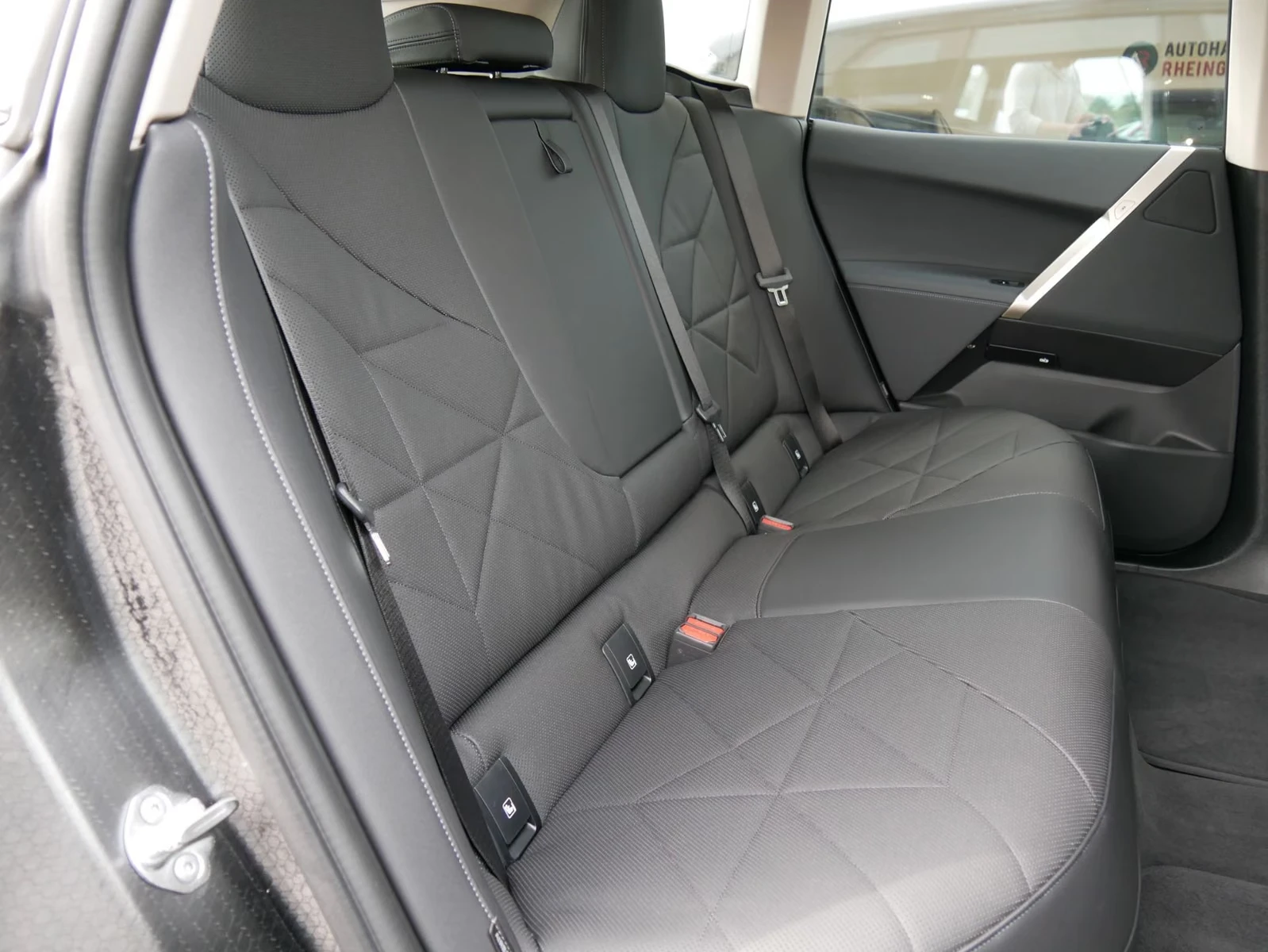 BMW iX 40/xDrive/LED/KEYLESS/HUD/ | Mobile.bg � ����������� 14