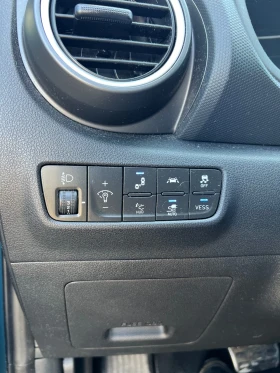 Hyundai Kona PREMIUM 64KWh/SOH100%/BLUELINK/FULL ASSIST/HEADUP - 36499 лв. - 61883778 15