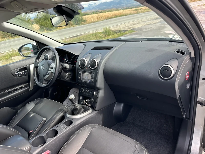 Nissan Qashqai, снимка 12 - Автомобили и джипове - 47229369