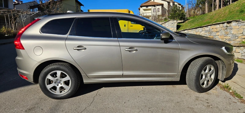 Volvo XC60, снимка 3 - Автомобили и джипове - 52738053