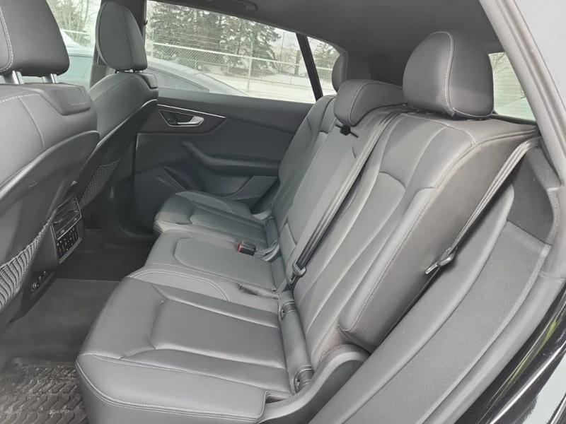 Audi Q8  PROGRESSIV /360 / PANO / ОБДУХВАНЕ , снимка 13 - Автомобили и джипове - 53422429